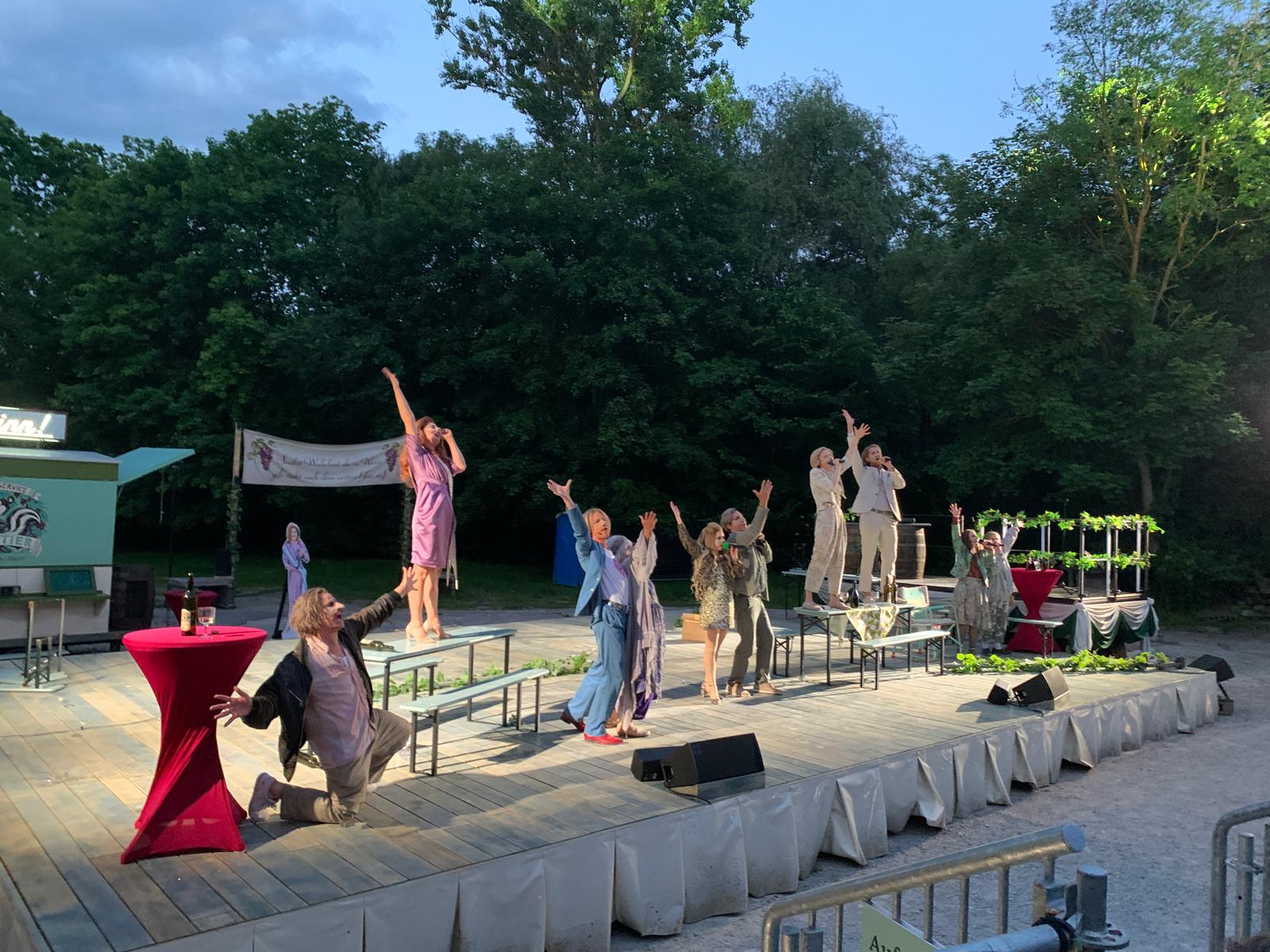 „Der Menschenfeind“ – ein rasantes Sommerfest der Eitelkeiten